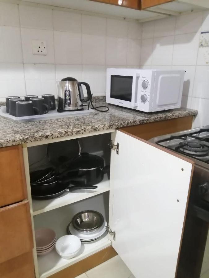 Albarsha 1 Hostel By Phm Dubai Bagian luar foto