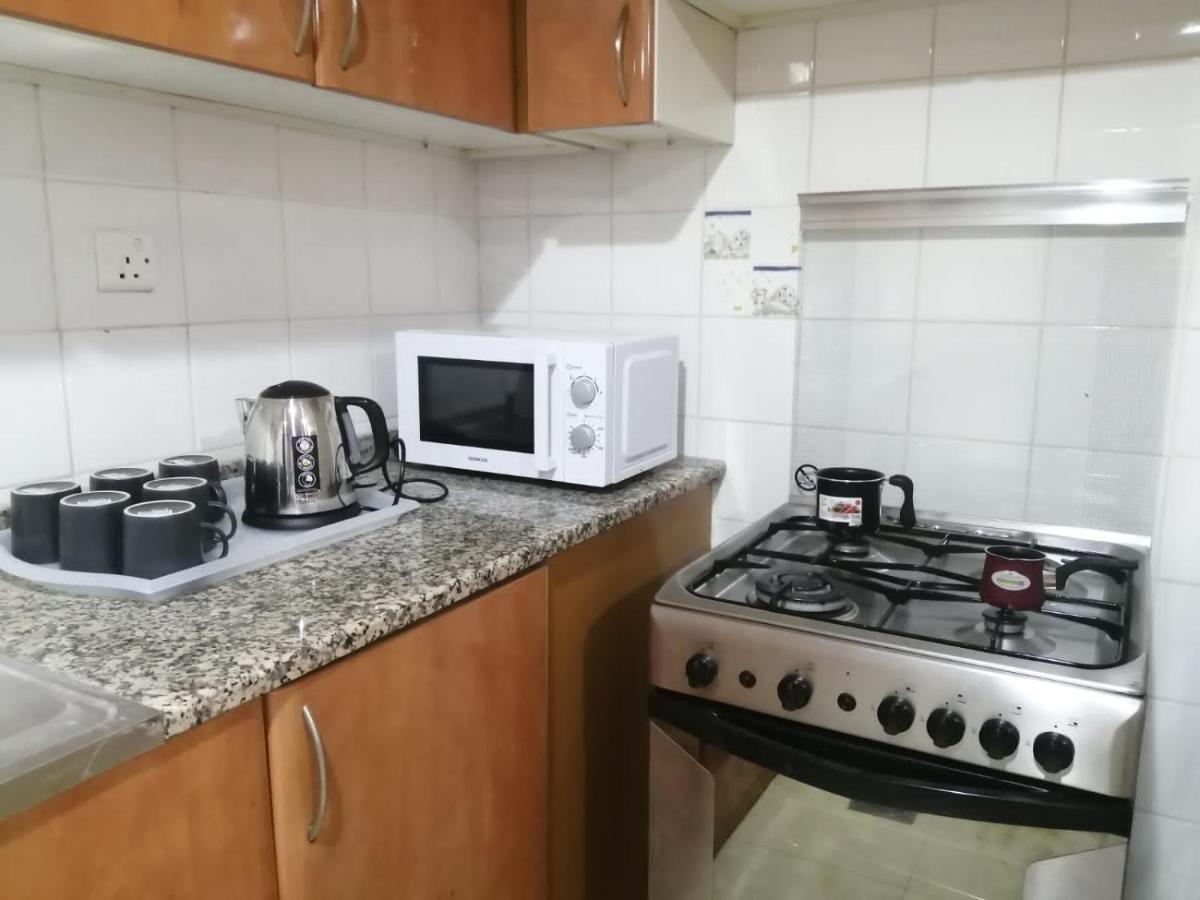 Albarsha 1 Hostel By Phm Dubai Bagian luar foto