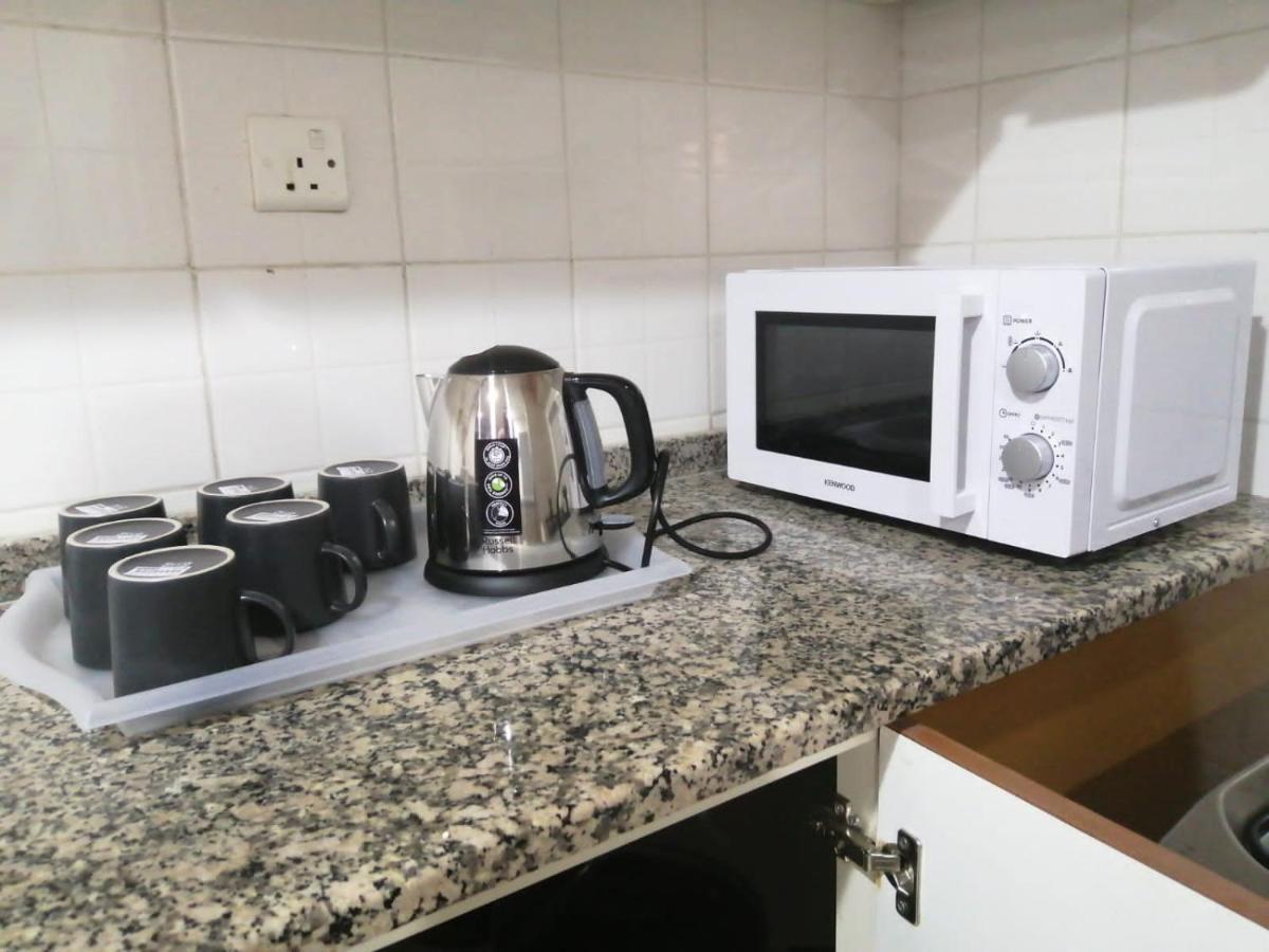 Albarsha 1 Hostel By Phm Dubai Bagian luar foto