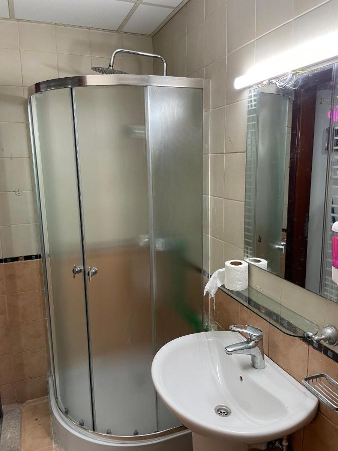 Albarsha 1 Hostel By Phm Dubai Bagian luar foto