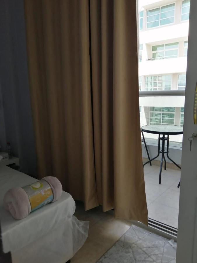 Albarsha 1 Hostel By Phm Dubai Bagian luar foto