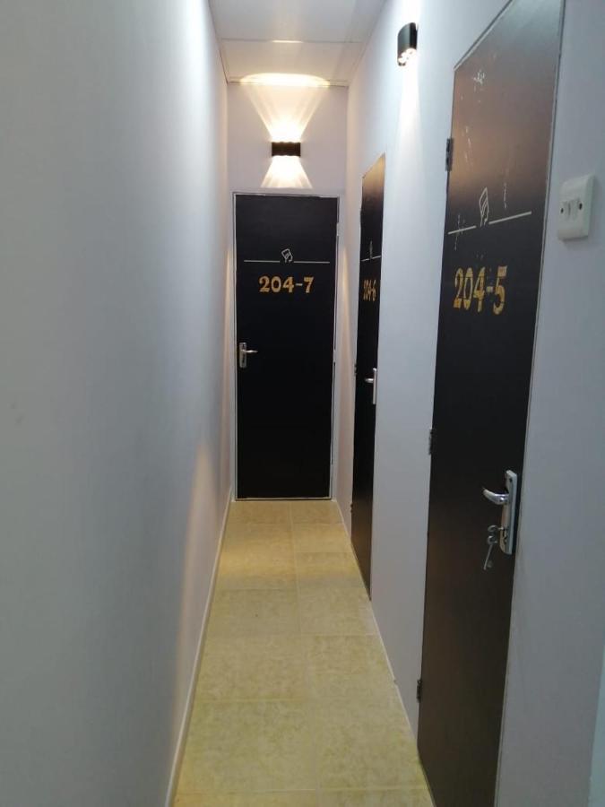 Albarsha 1 Hostel By Phm Dubai Bagian luar foto