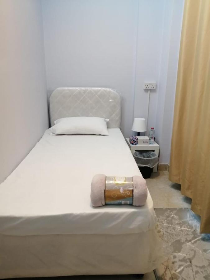 Albarsha 1 Hostel By Phm Dubai Bagian luar foto