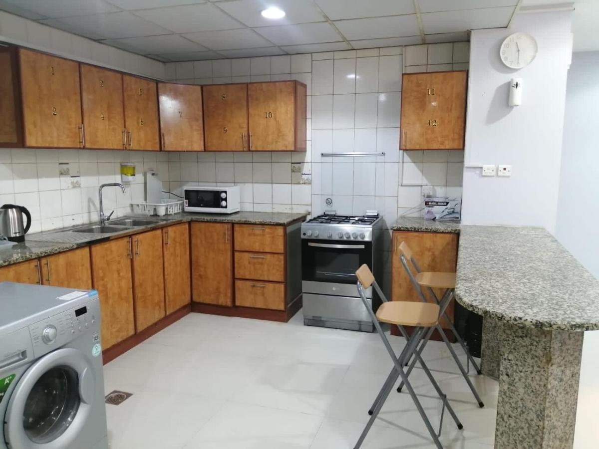 Albarsha 1 Hostel By Phm Dubai Bagian luar foto